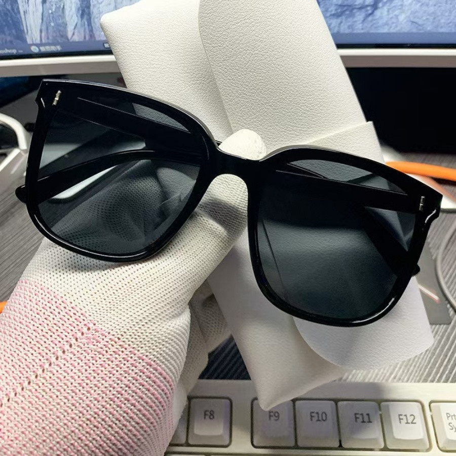 New Unisex Anti-UV Sunglasses
